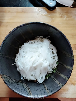 酸辣汤米粉的做法步骤：4
