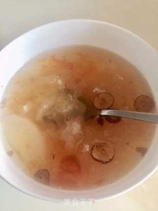 银耳桃胶梨子汤的做法步骤：4