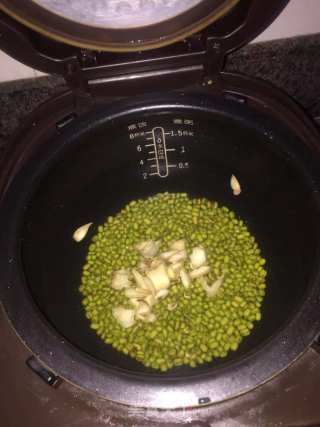 绿豆百合汤的做法步骤：3
