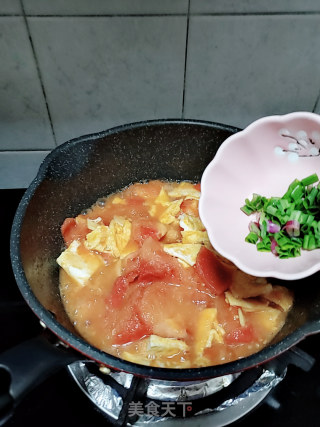 番茄烧蛋皮的做法步骤：9