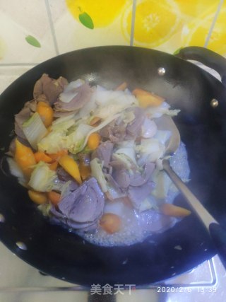 胡萝卜白菜炖牛肉的做法步骤：7