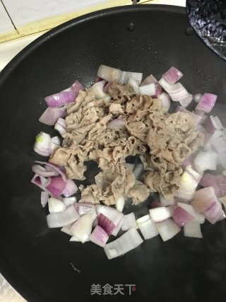 黑胡椒酱洋葱炒肥牛的做法步骤：6