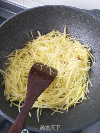 酸辣土豆丝的做法步骤：3