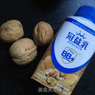 核桃火龙果拌酸奶的做法步骤：1