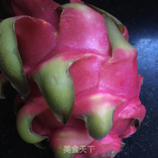 核桃火龙果拌酸奶的做法步骤：2