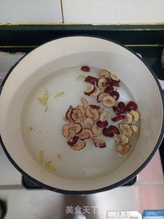 红糖姜枣茶的做法步骤：1