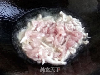 绿豆芽炒猪肉丝的做法步骤：4