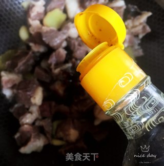 番茄油豆腐炖牛腩的做法步骤：7