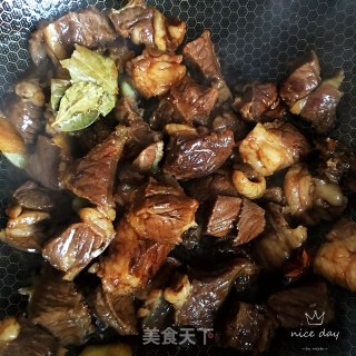 番茄油豆腐炖牛腩的做法步骤：8