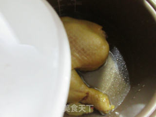 荸荠炖鸡腿的做法步骤：4