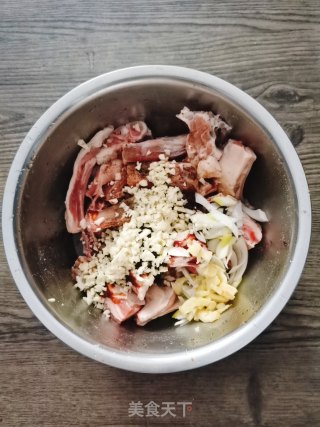 蒜香烤羊排的做法步骤：2