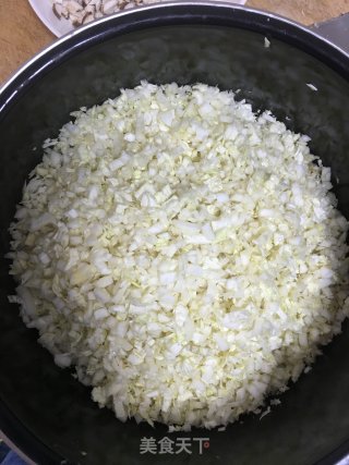 白菜鸡肉包的做法步骤：1