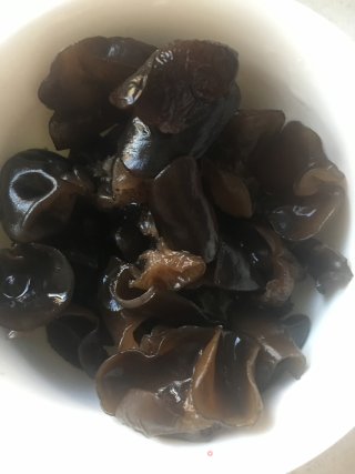 猪肉木耳烧豆腐的做法步骤：5
