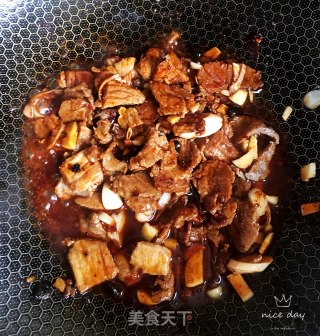 猪肉木耳烧豆腐的做法步骤：11