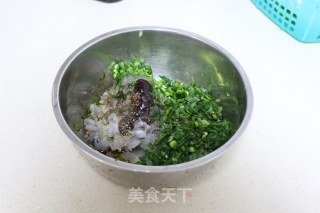 鲜虾韭菜水饺的做法步骤：6