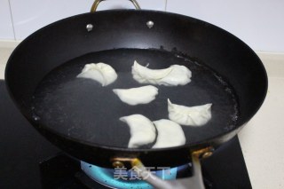 鲜虾韭菜水饺的做法步骤：10