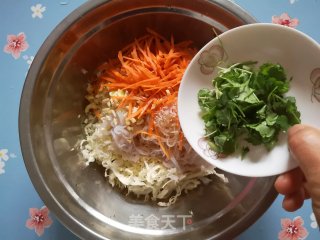 凉拌白菜粉丝的做法步骤：4