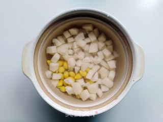 生梨荸荠白果汤的做法步骤：5