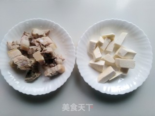 五花肉烧芋头的做法步骤：3