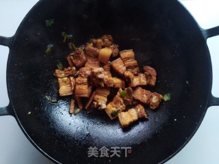 五花肉烧芋头的做法步骤：6