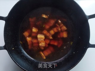 五花肉烧芋头的做法步骤：7