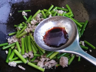肉糜炒蒜薹的做法步骤：8