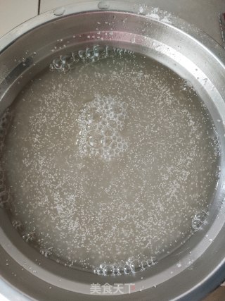 酸菜包、韭菜鸡蛋包的做法步骤：2
