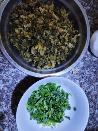 酸菜包、韭菜鸡蛋包的做法步骤：5