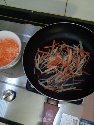 鸟巢鸡蛋饼的做法步骤：2