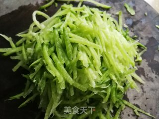 萝卜丝大虾面的做法步骤：2