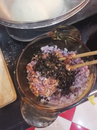 洋葱肉包子电蒸锅的做法步骤：17