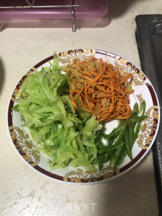 包菜炒双菇的做法步骤：4