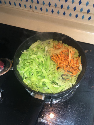 包菜炒双菇的做法步骤：6