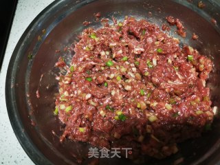 牛肉馅饼的做法步骤：2