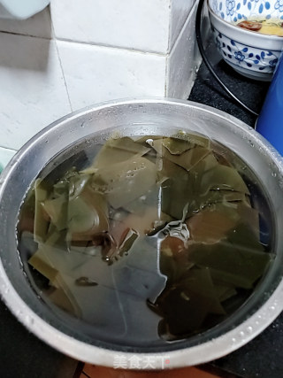 猪皮炖海带的做法步骤：4