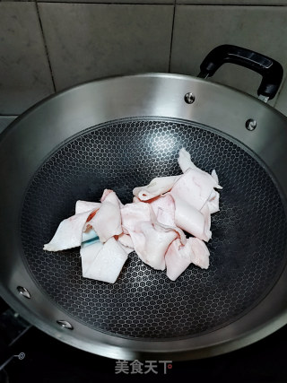 猪皮炖海带的做法步骤：5