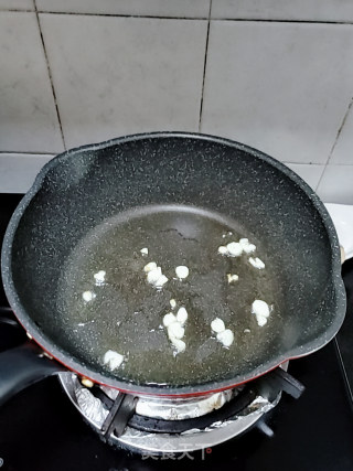 菠菜炒肉丝的做法步骤：3
