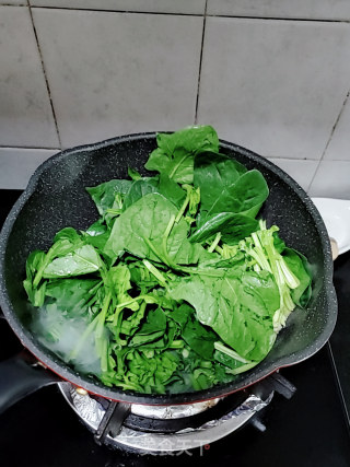 菠菜炒肉丝的做法步骤：4