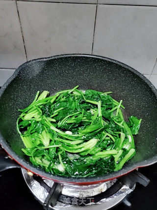 菠菜炒肉丝的做法步骤：5