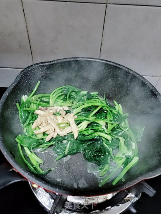 菠菜炒肉丝的做法步骤：6