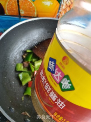 香肠炒青椒的做法步骤：8