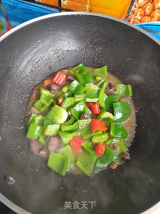香肠炒青椒的做法步骤：11
