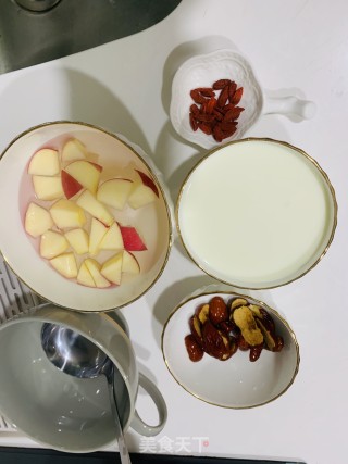 苹果红枣小米粥的做法步骤：2