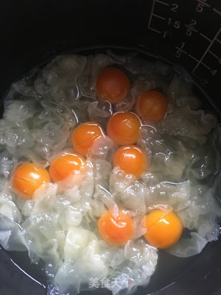 金桔银耳糖水的做法步骤：8