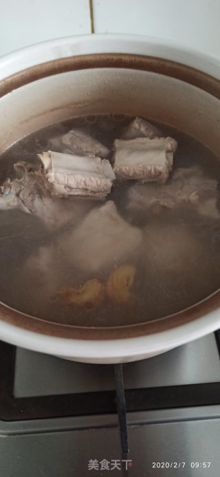 糖醋排骨的做法步骤：1