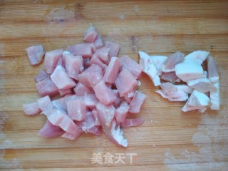 胡萝卜肉丁焖饭的做法步骤：1