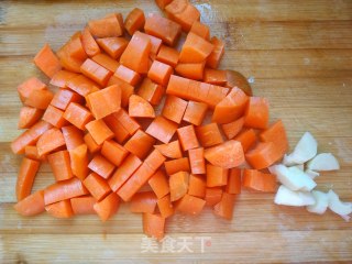 胡萝卜肉丁焖饭的做法步骤：3