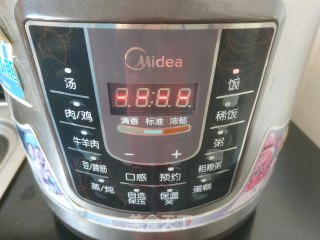 胡萝卜肉丁焖饭的做法步骤：11