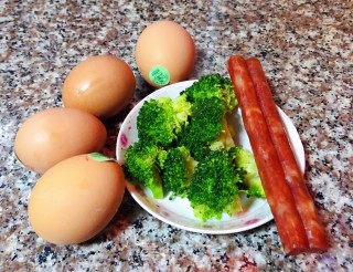 腊肠炒鸡蛋的做法步骤：1
