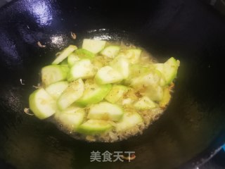 虾皮炒西葫芦的做法步骤：5